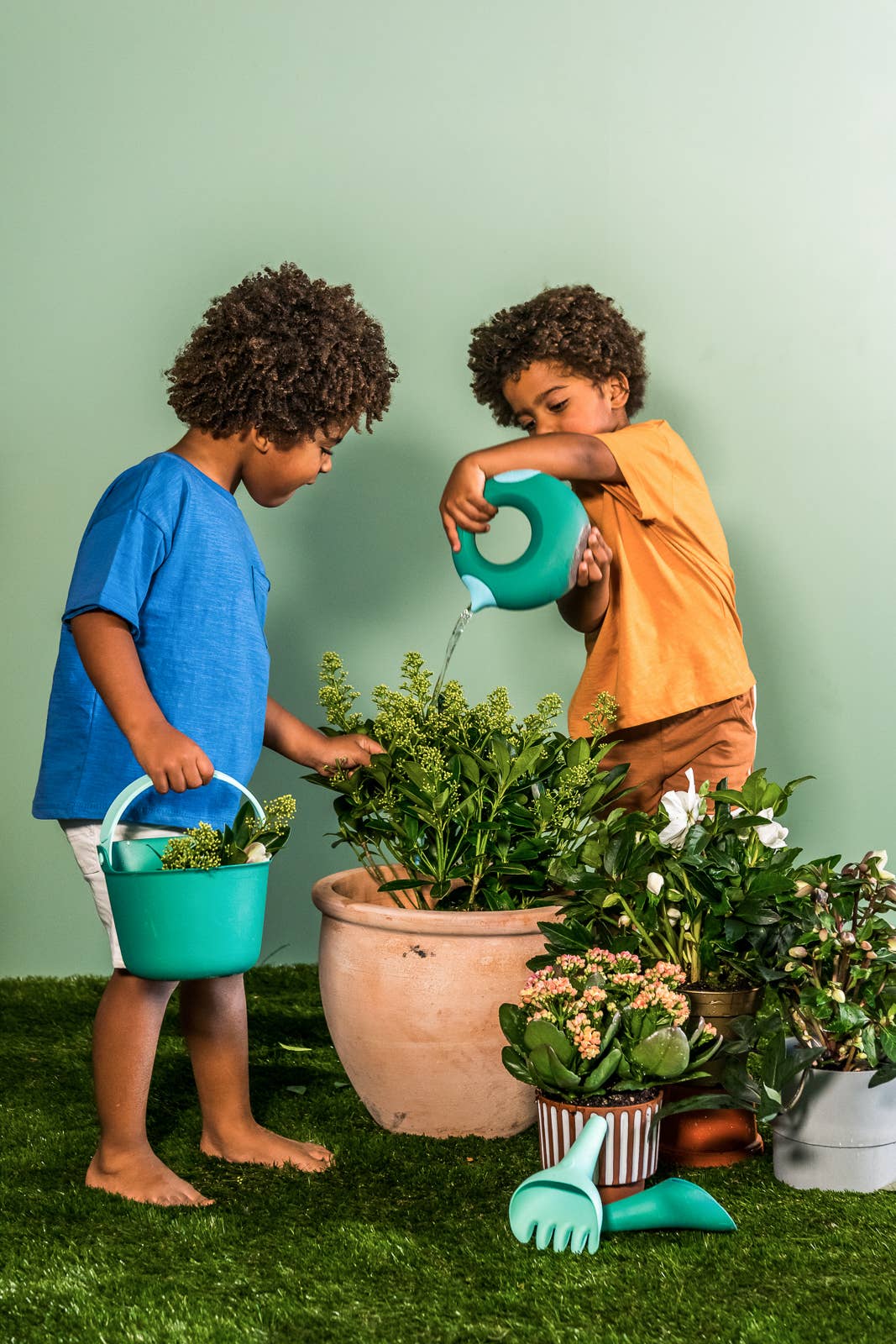 Bucki - Bucket & Sand Sifter. Garden Green