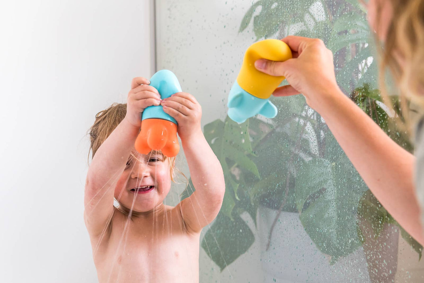 Quut Squeezi - Squish, squash bath time fun made easy!: Whale