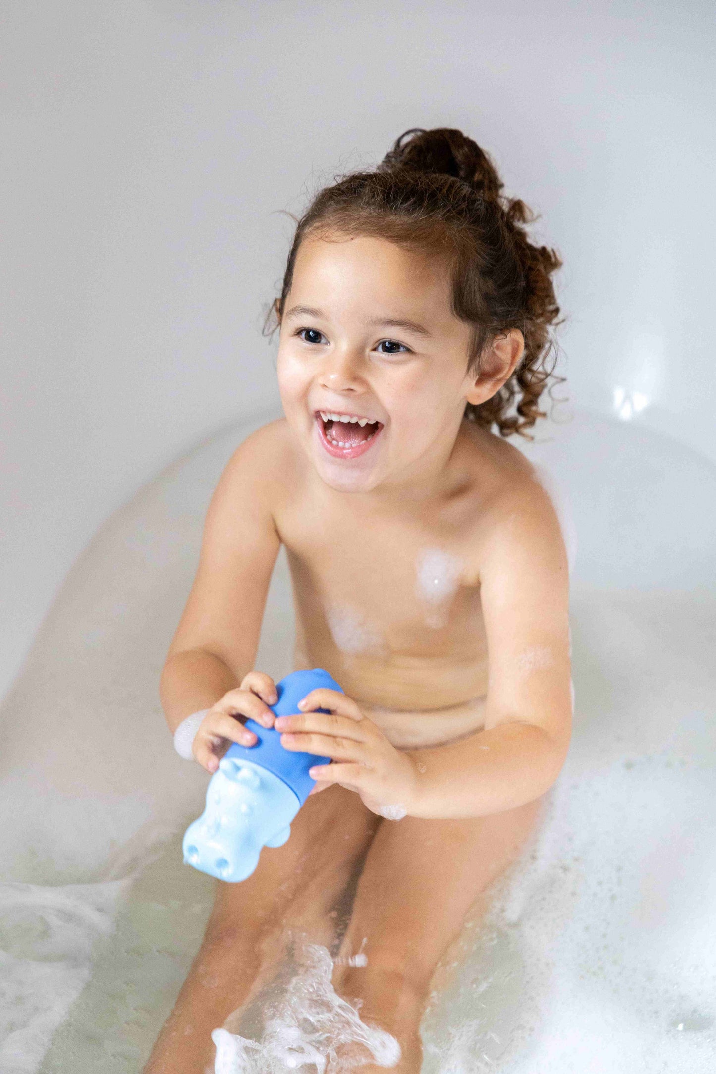 Quut Squeezi - Squish, squash bath time fun made easy!: Hippo