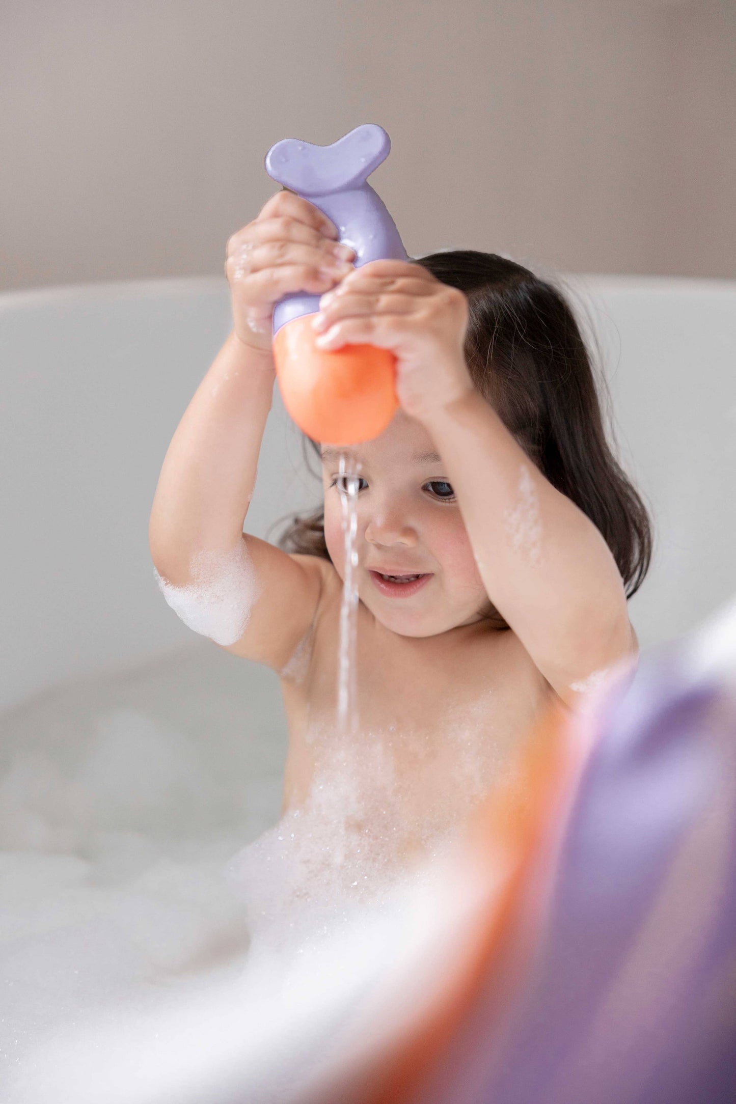Quut Squeezi - Squish, squash bath time fun made easy!: Whale