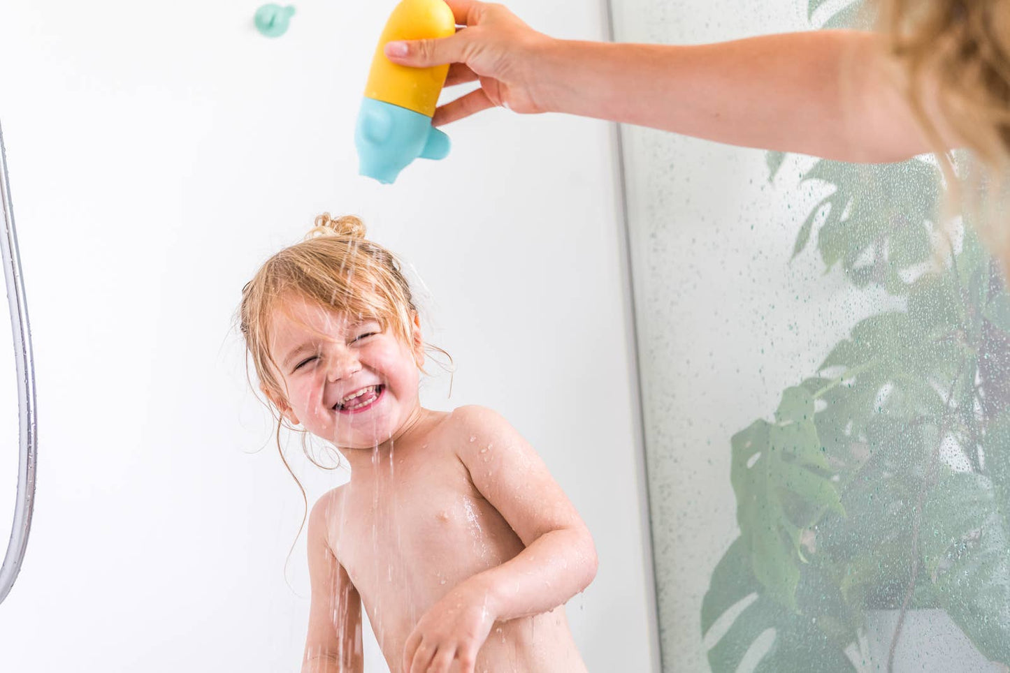 Quut Squeezi - Squish, squash bath time fun made easy!: Whale