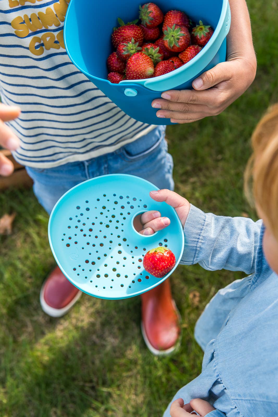 Bucki - Bucket & Sand Sifter. Banana Blue
