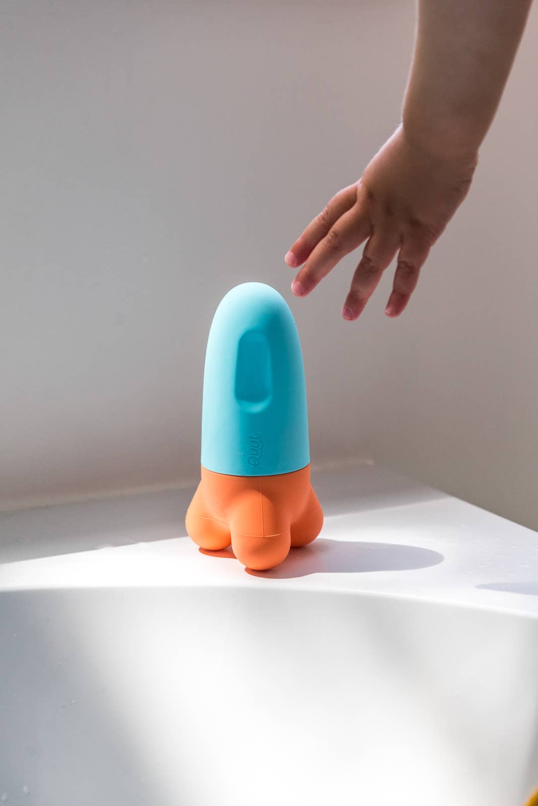 Quut Squeezi - Squish, squash bath time fun made easy!: Whale