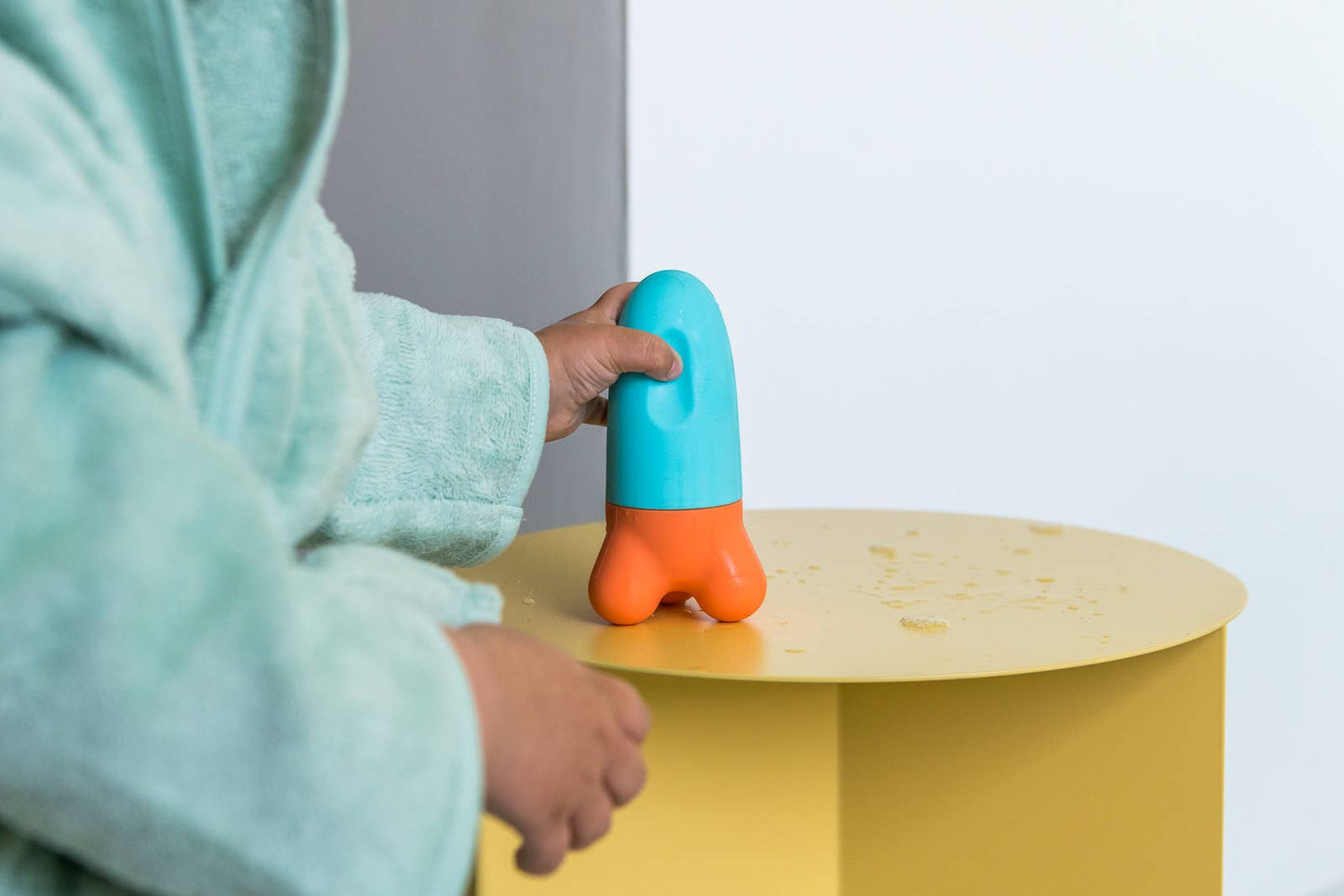 Quut Squeezi - Squish, squash bath time fun made easy!: Whale