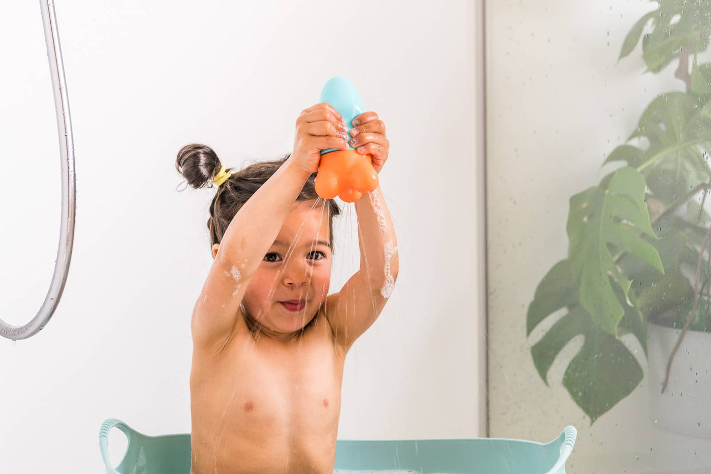 Quut Squeezi - Squish, squash bath time fun made easy!: Whale