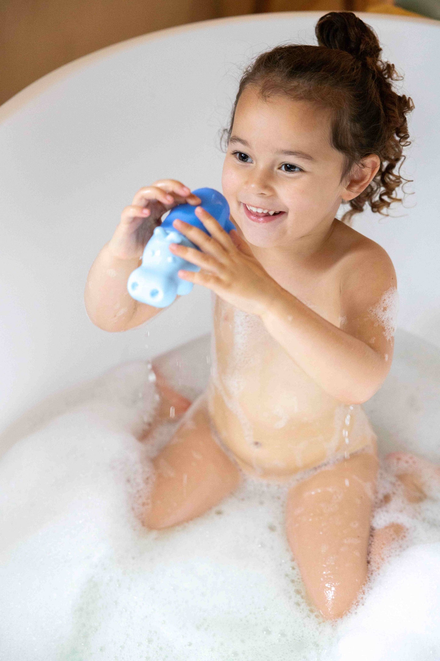 Quut Squeezi - Squish, squash bath time fun made easy!: Hippo