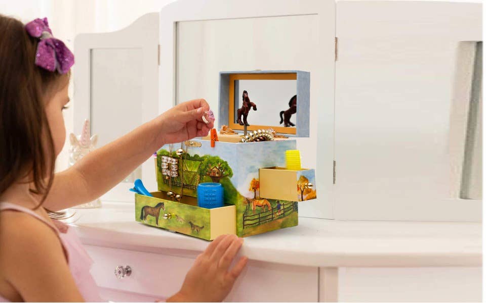 Horse Ranch Music Box: 4-Drawer